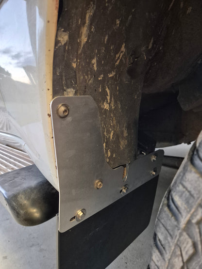 100/105 Series Landcruiser Front Mudflap Brackets
