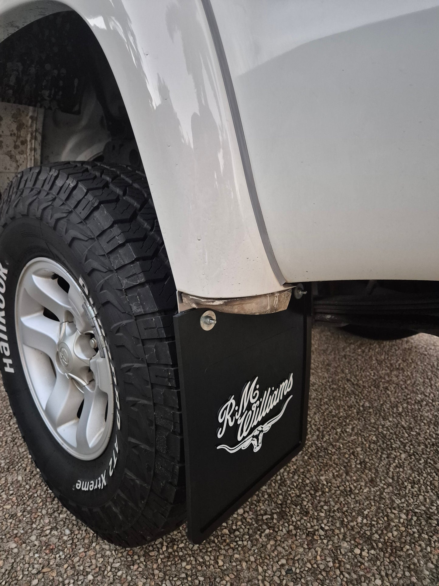 N60 Hilux tub mudflap Brackets