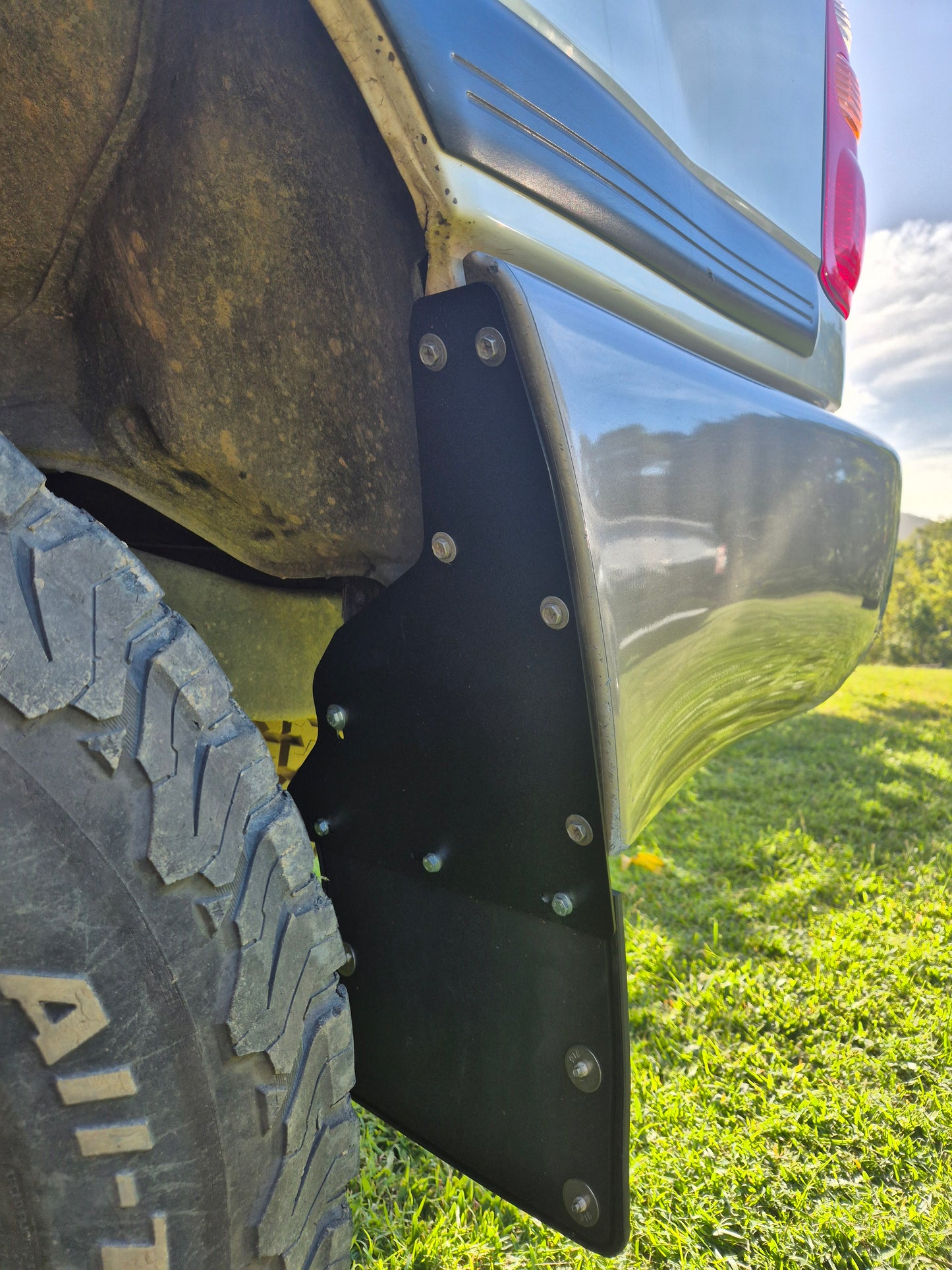 100/105 Series Landcruiser Rear Mudflap Brackets