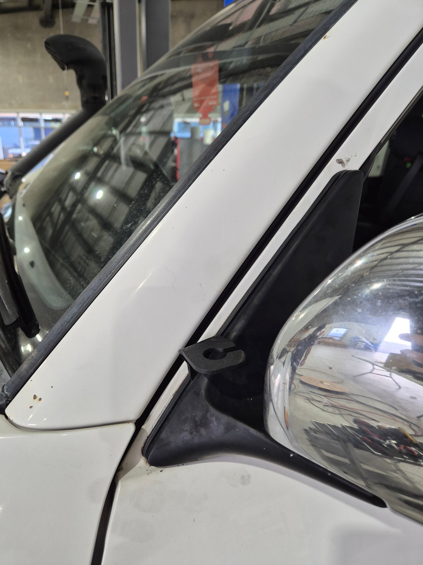 100/105 Series LandCruiser Mirror Antenna Mount