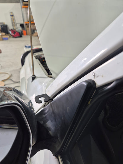 100/105 Series LandCruiser Mirror Antenna Mount